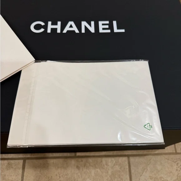 Chanel Magnetic Storage Box Lux Fold Authentication Cards Storage Clean - Picture 3 of 14